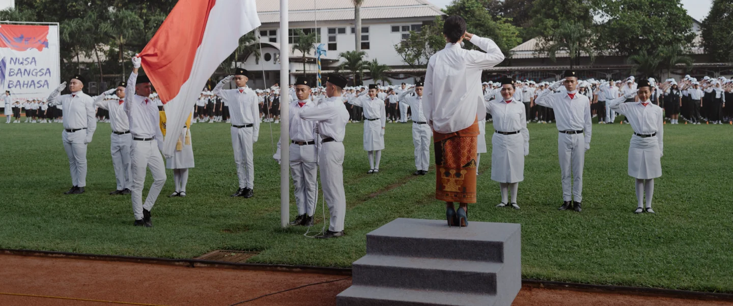 Upacara bendera di lingkungan Al-Izhar Pondok Labu