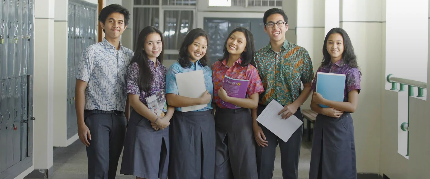 Siswa-siswi Al-Izhar Pondok Labu